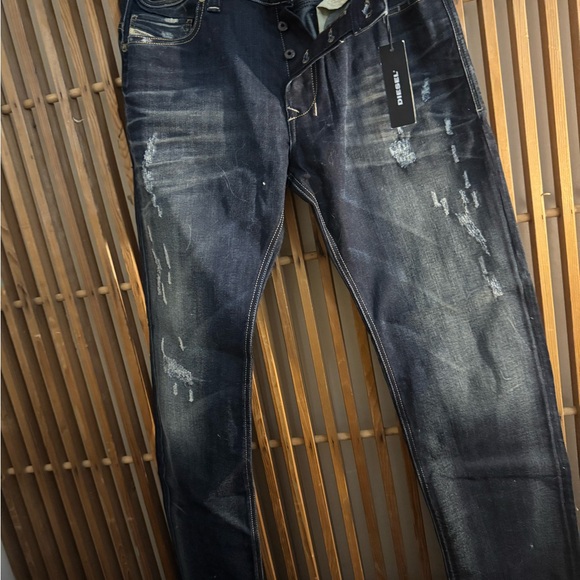 Diesel Black Slim Jeans with Modern Appeal